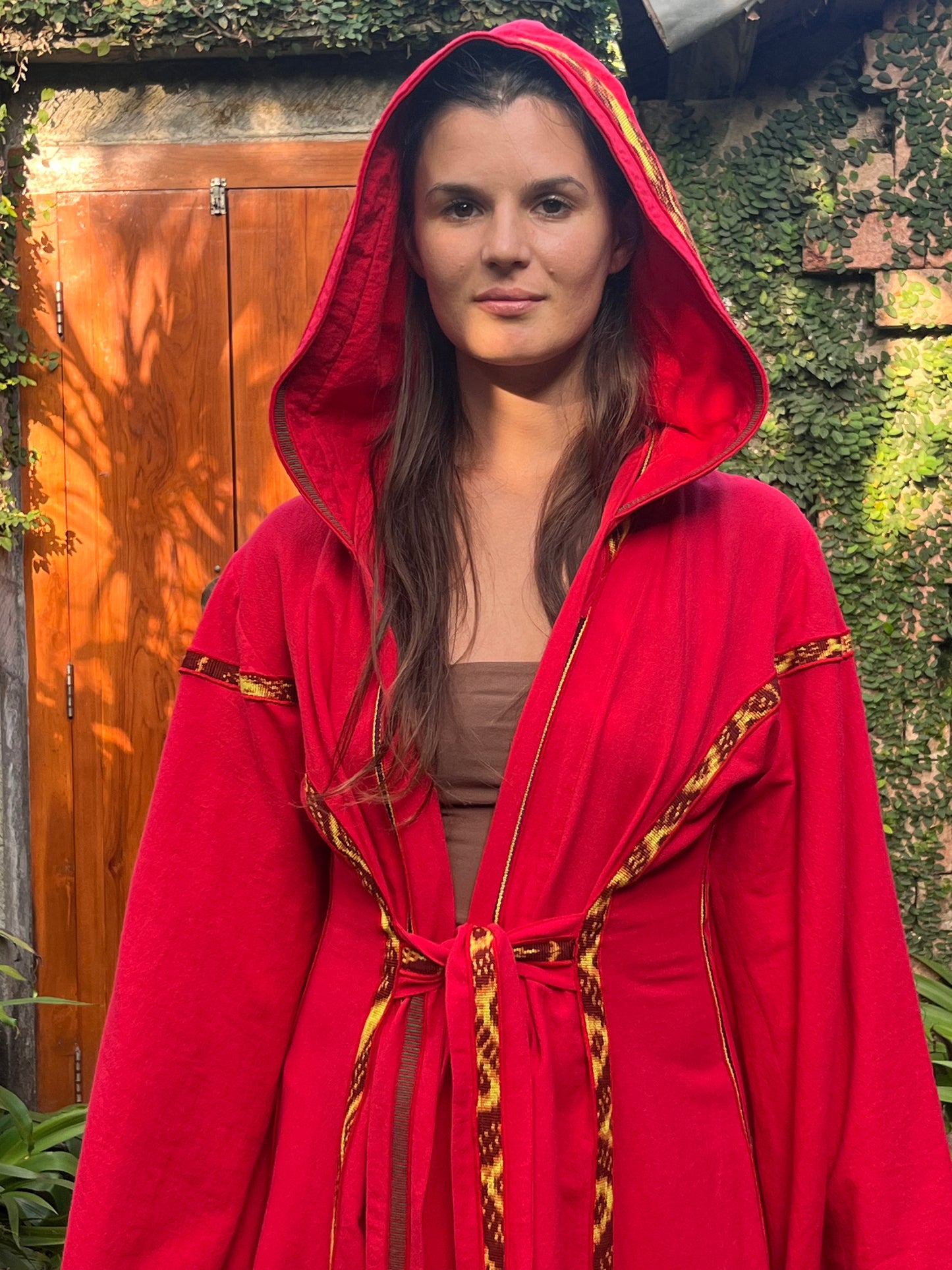 Daayan Cape Hooded ~ Red